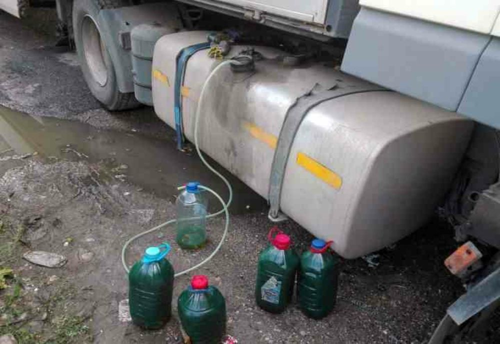 Flagrant delict – bănuit de furt de combustibil depistat de poliţişti