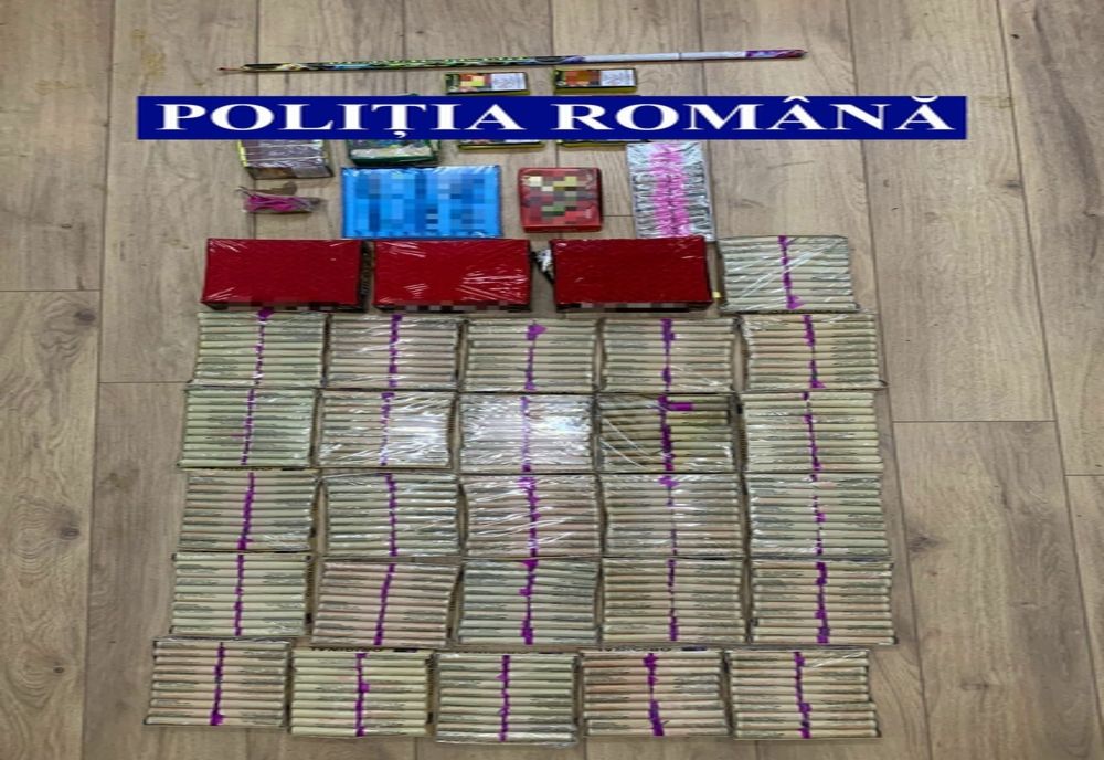 Percheziții în Urziceni. Mii de articole pirotehnice confiscate de polițiști