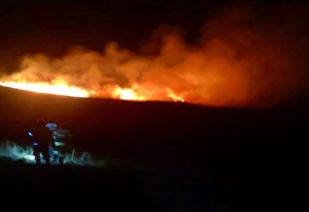 Weekend de foc pentru pompierii ialomițeni.12 incendii de vegetație uscată