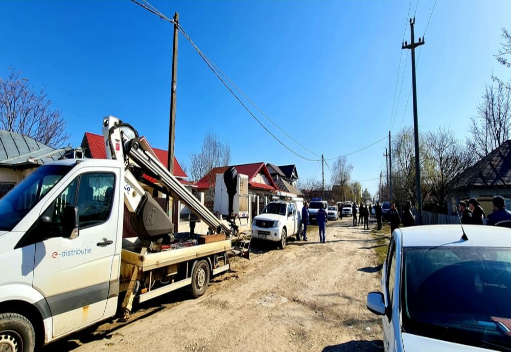 Hoți de curent prinși de polițiști