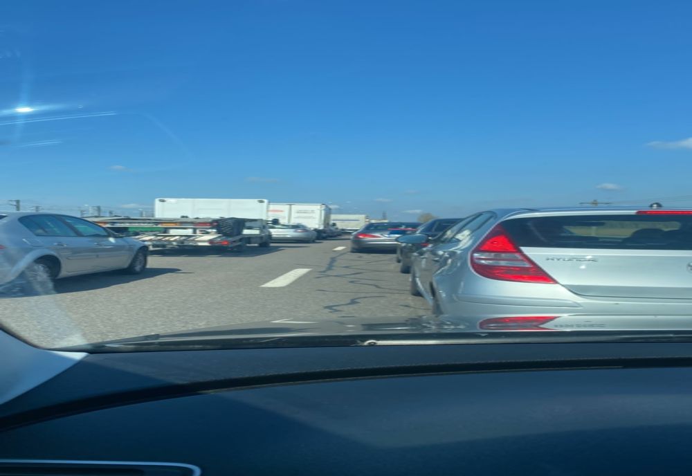 Restricții de circulație pe podul de la Fetești. Coloane de mașini