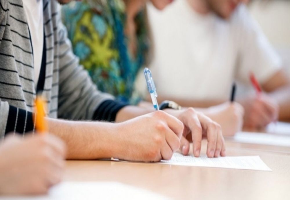 Cu o lună înainte de Bacalaureat și Evaluarea Națională, Ministerul Educației schimbă programul unor probe