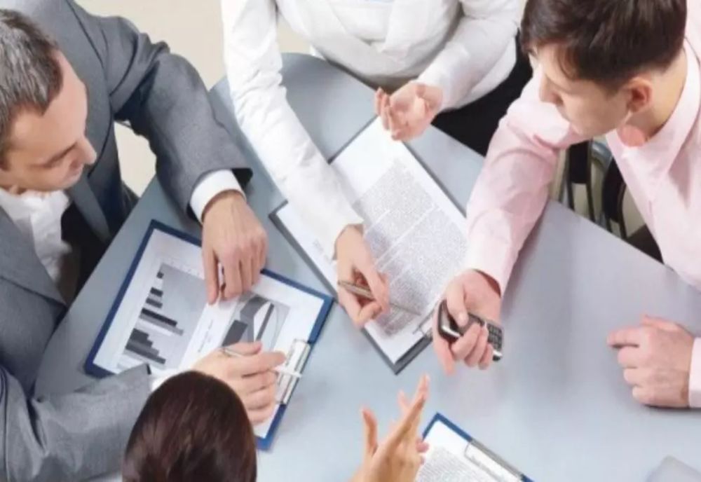 Statul face angajări pe bandă rulantă - În ce instituții sunt cei mai mulți salariați