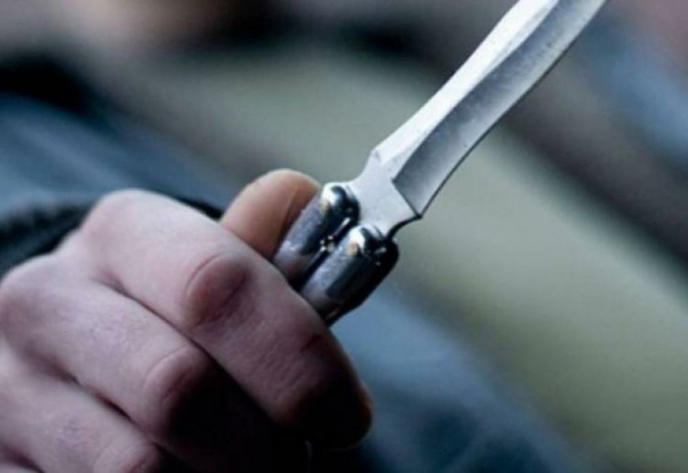 Femeie tăiată pe faţă de concubin, în sala de judecată