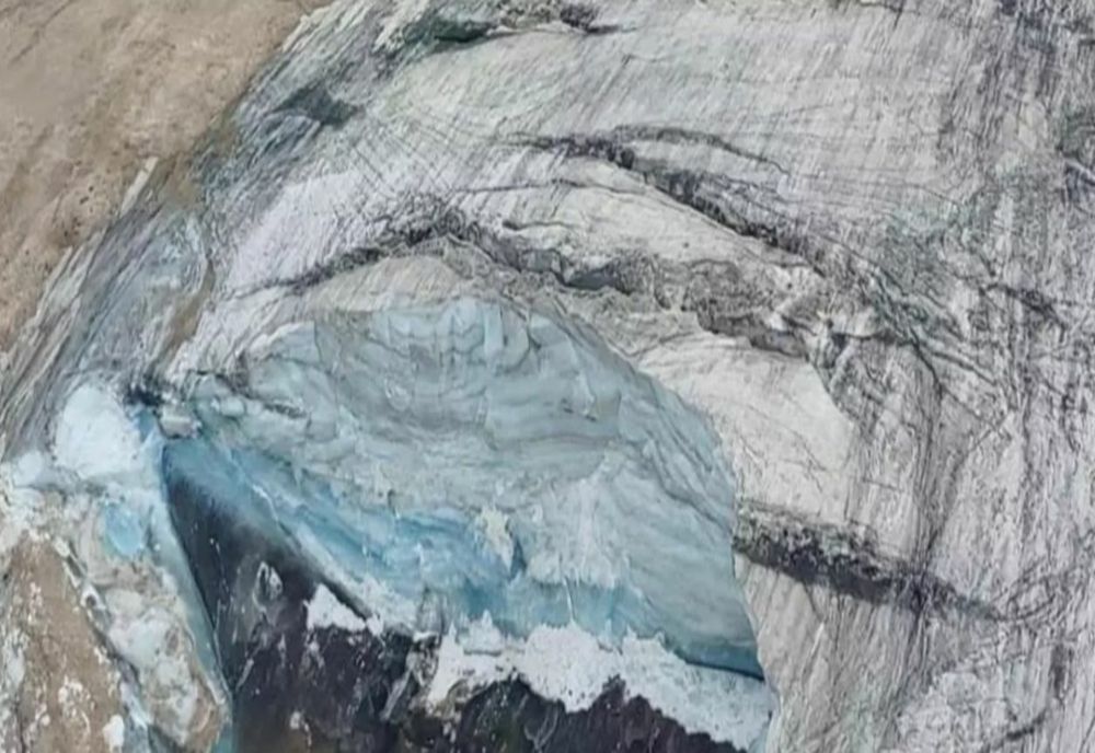 Mai mulți români, dispăruți după prăbușirea unui ghețar în Alpi