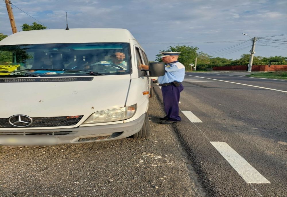 Transportul public de persoane, verificat de polițiști! Ce nereguli s-au găsit