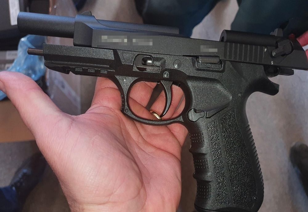 FOTO VIDEO  1.200 de pistoale descoperite în vama Negru Vodă, într-un camion condus de un cetățean ucrainean