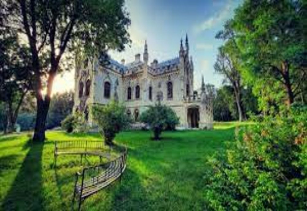 Peste 240 de monumente istorice vor fi restaurate prin Programul România Atractivă