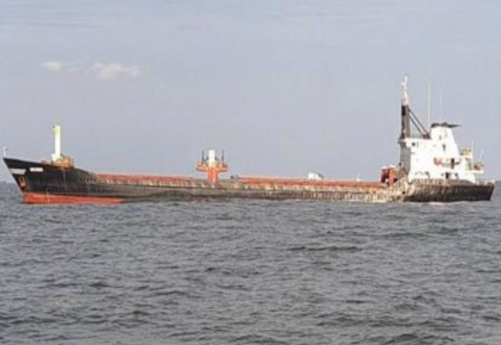 Incendiu la bordul unei nave în apropiere de portul Sulina. Echipajul a refuzat să coboare