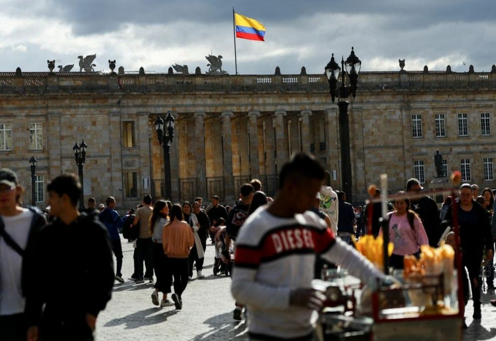 TRUMP SUSPENDĂ SANCȚIUNILE VAMALE ÎMPOTRIVA COLUMBIEI DUPĂ UN ACORD PRIVIND MIGRANȚII