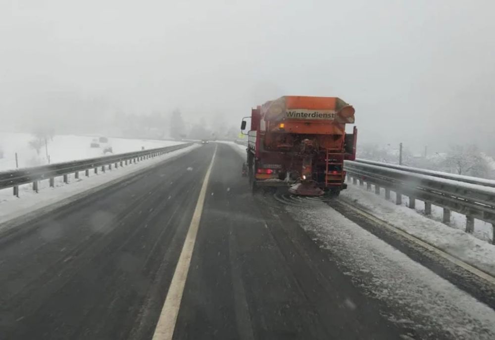 INFOTRAFIC: MAI MULTE DRUMURI ȘI ȘOSELE DIN ROMÂNIA SUNT ACOPERITE DE POLEI