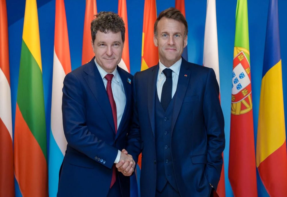 Nicușor Dan se întâlnește cu Emmanuel Macron la Palatul Élysée