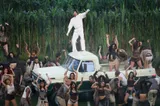 Spectatori răniți de grindină la concertul lui Bad Bunny din Milano