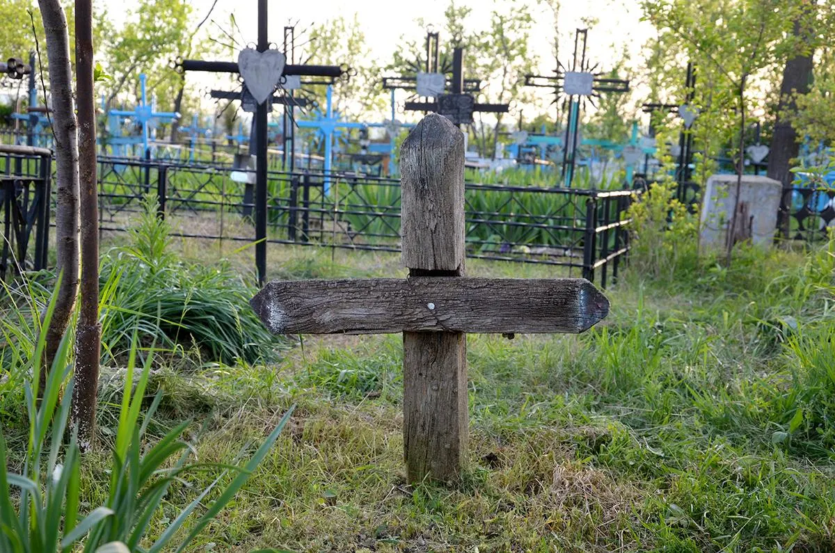 8_cruci_cimitir_0