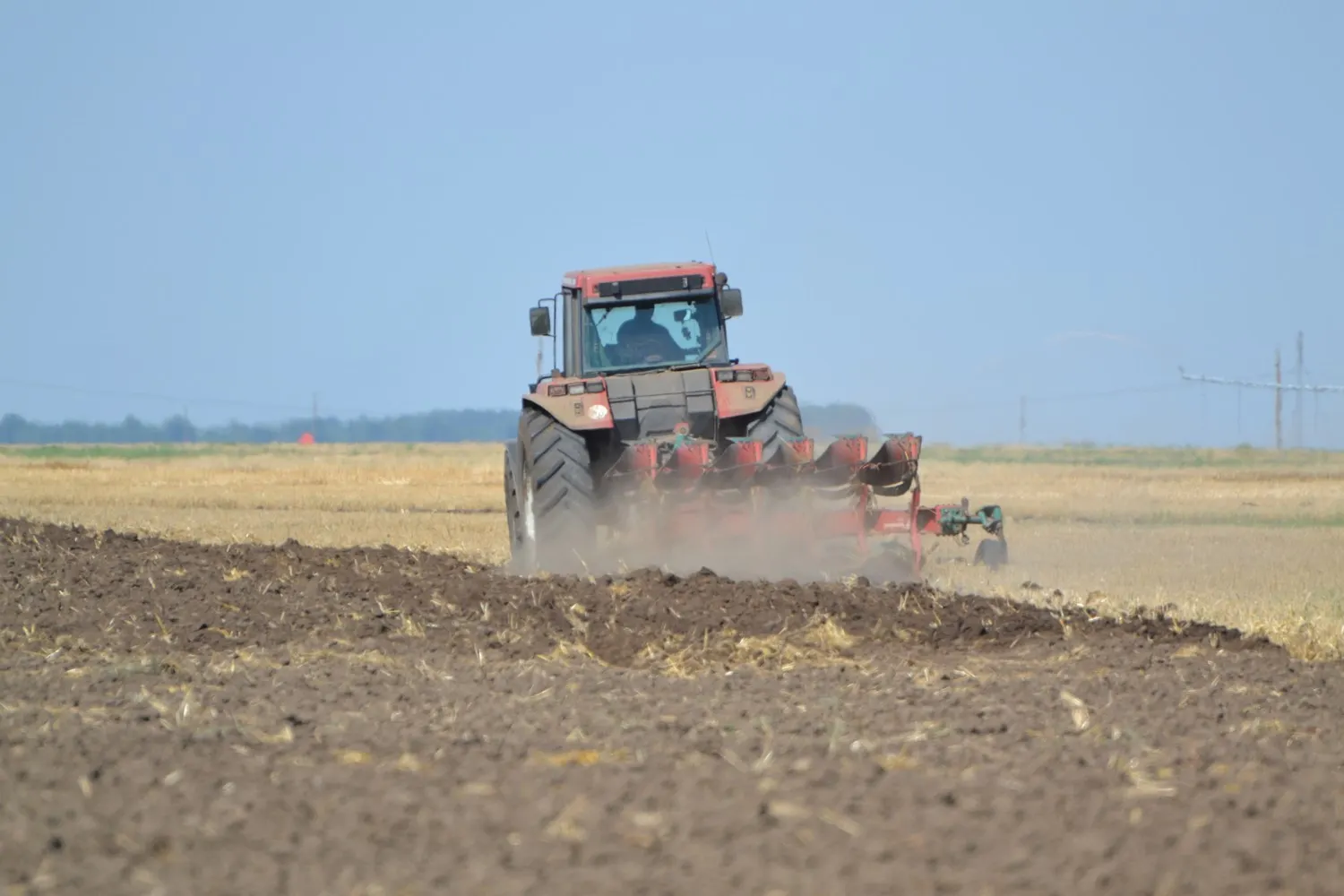 tractor-camp-fonduri-apia
