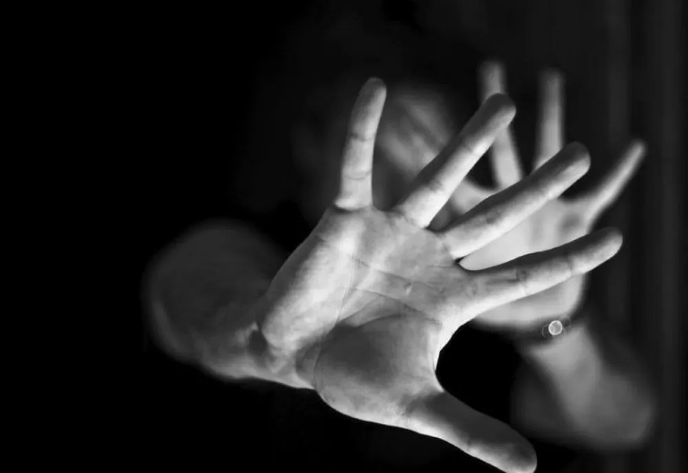 Ordin de protecţie provizoriu, emis pentru un bărbat care şi-a lovit mama