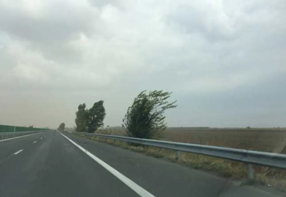 Atenție, șoferi! Vânt puternic pe Autostrada București - Constanța