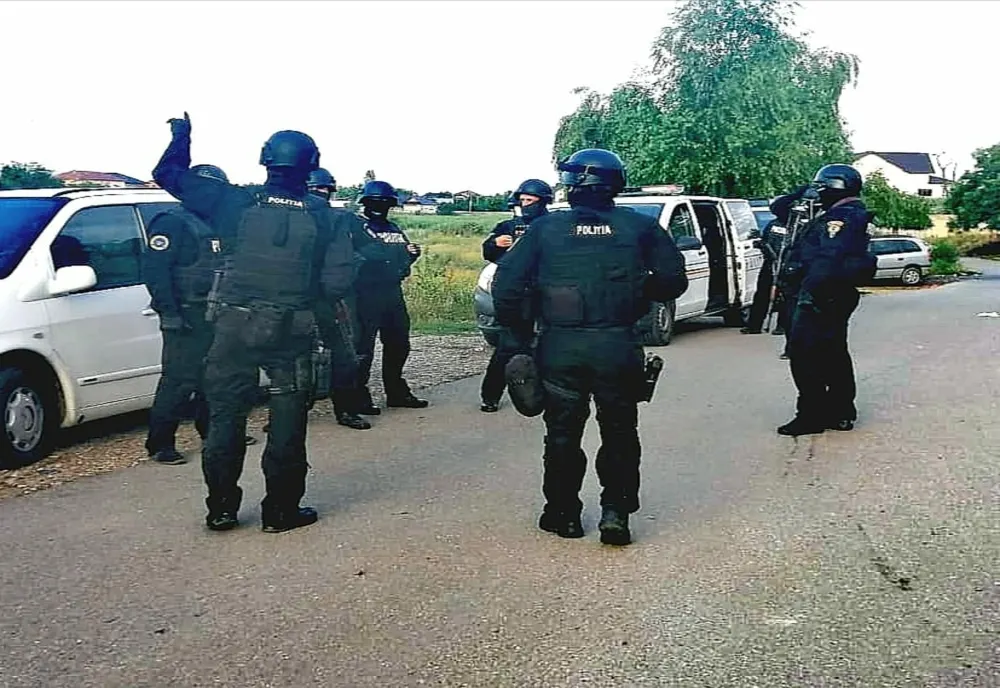 Razie la Slobozia. Proxeneți săltați de polițiștii