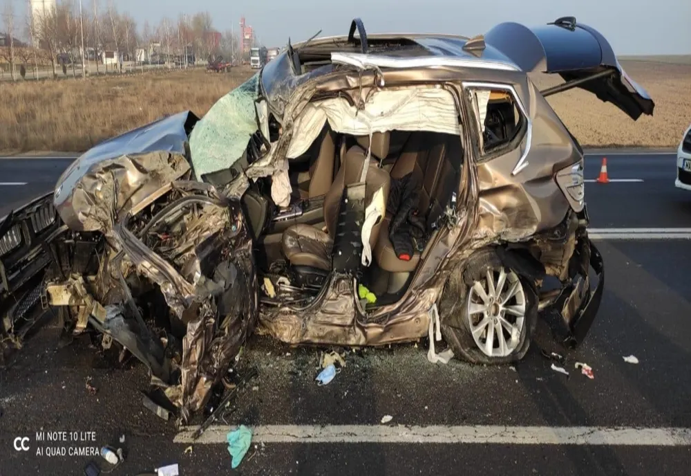 Accident mortal pe DN 5, între o autoutilitară și un autoturism. A fost activat planul roșu de intervenție 