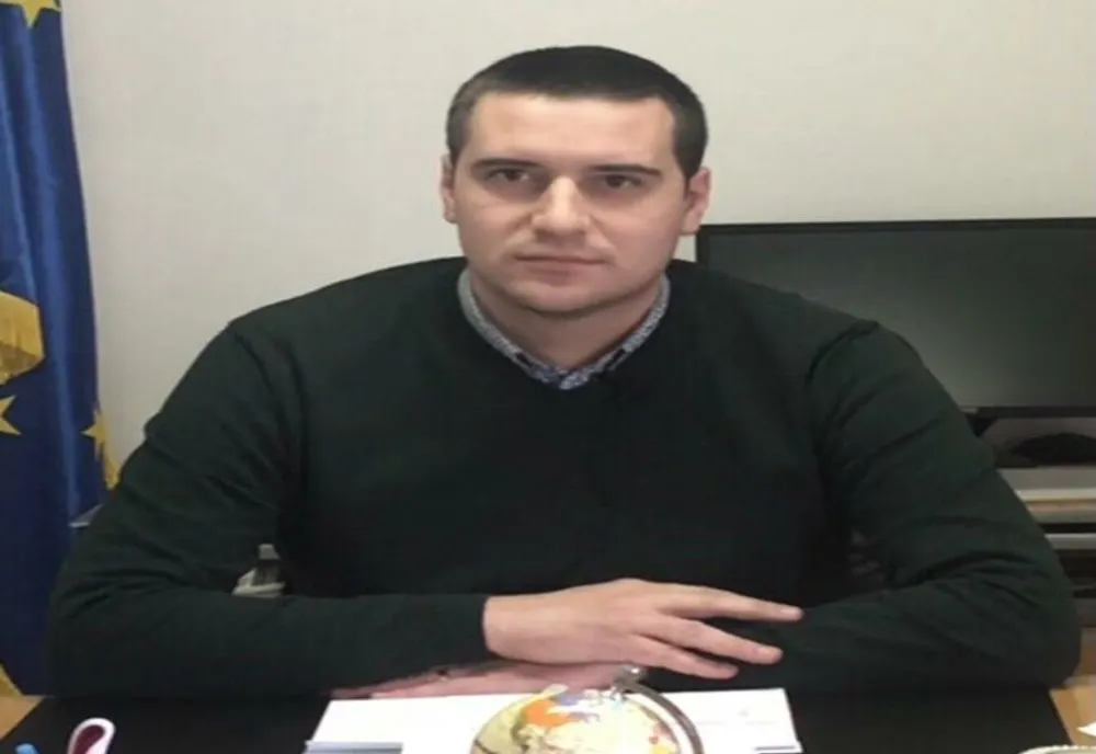 Laurențiu Șonchereche, primarul municipiului Fetești" Nu este ușor să conduci și să dezvolți un oraș cu resurse economice limitate, dar nu este nici imposibil!”.