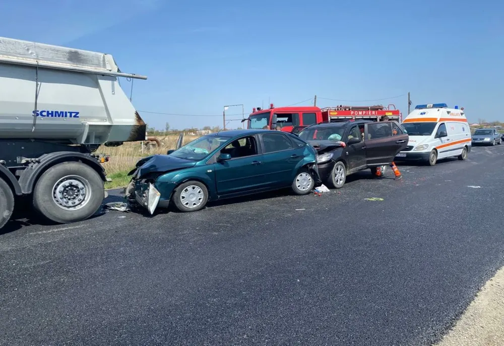 FOTO Accident cu trei autovehicule în Ialomița. 7 victime