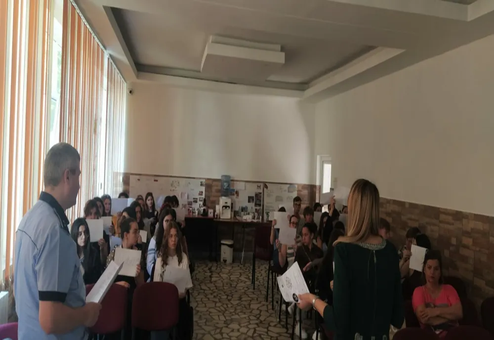 Polițiștii ialomițeni, activități de prevenire la Colegiului Național Mihai Viteazul