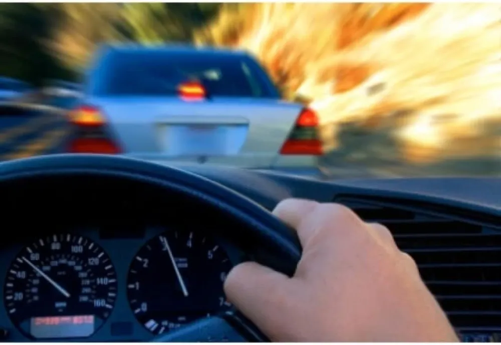 Pericol în trafic! Tânăr fără permis, prins pe DN2