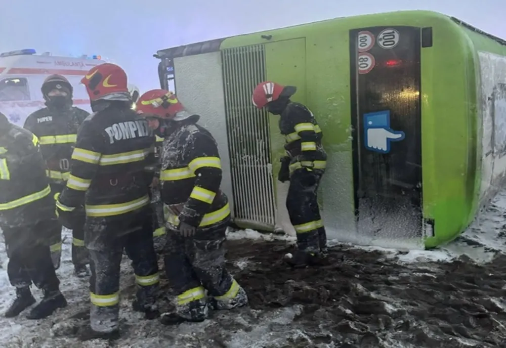 Autocar răsturnat în Ialomița - Plan roșu activat - 40 de persoane implicate