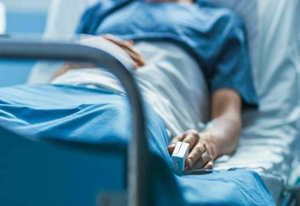 PACIENT TÂRÂT PE SCĂRI LA POLICLINICA CINA DIN PLOIEȘTI. DSP A INTERVENIT DUPĂ CE IMAGINILE AU DEVENIT VIRALE