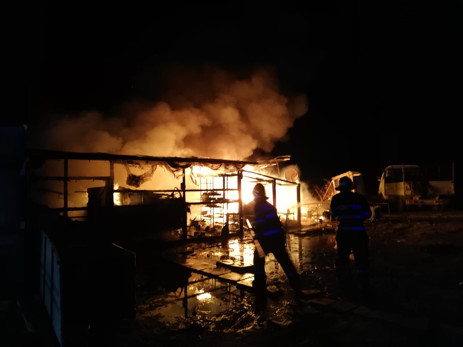 Un bărbat ars într-un incendiu a aşteptat 14 ore să fie transferat la Spitalul de Arşi din Bucureşti dar va ajunge la Galaţi