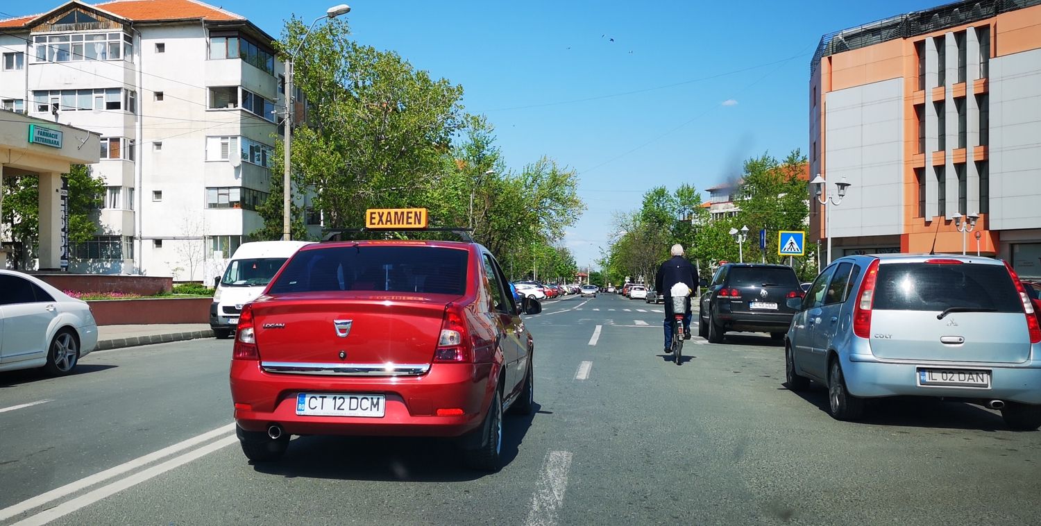 Jumătate dintre candidaţii la examenul pentru permisul auto nu reuşesc să treacă de probe