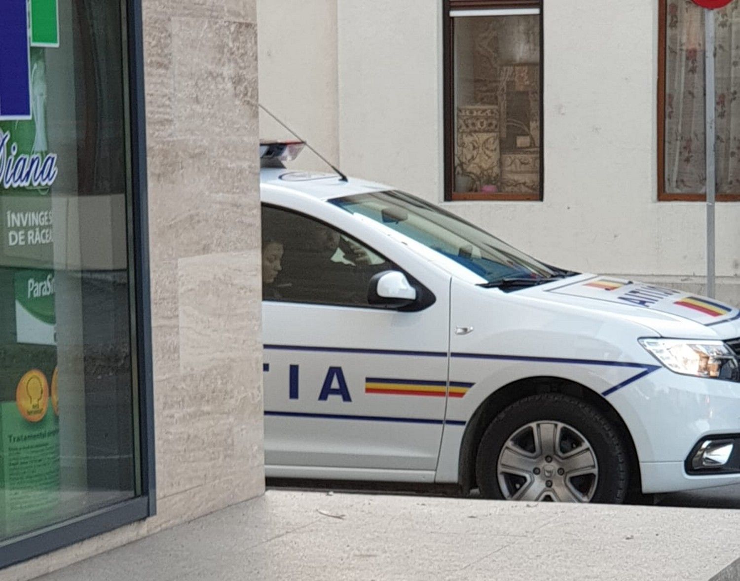 politist-telefon-la-volan-ialomita