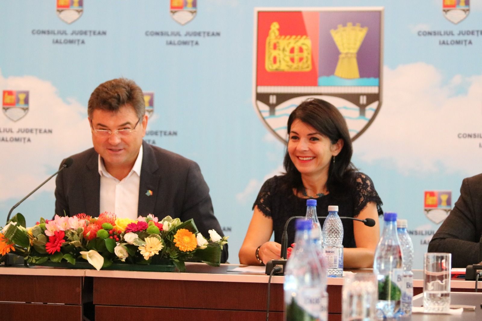 victor-moraru-ialomita-lampi-led-opt-sute-lei-bucata