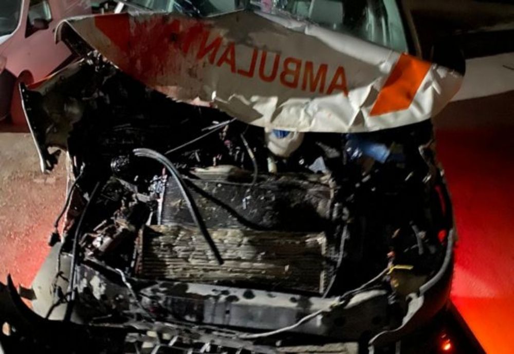 Accident rutier provocat de un șofer de ambulanță beat