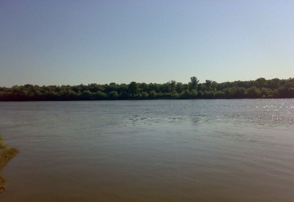 Un bărbat din Vlădeni, a sărit în apă să îşi salveze soţia dar nu a reuşit să mai iasă la mal