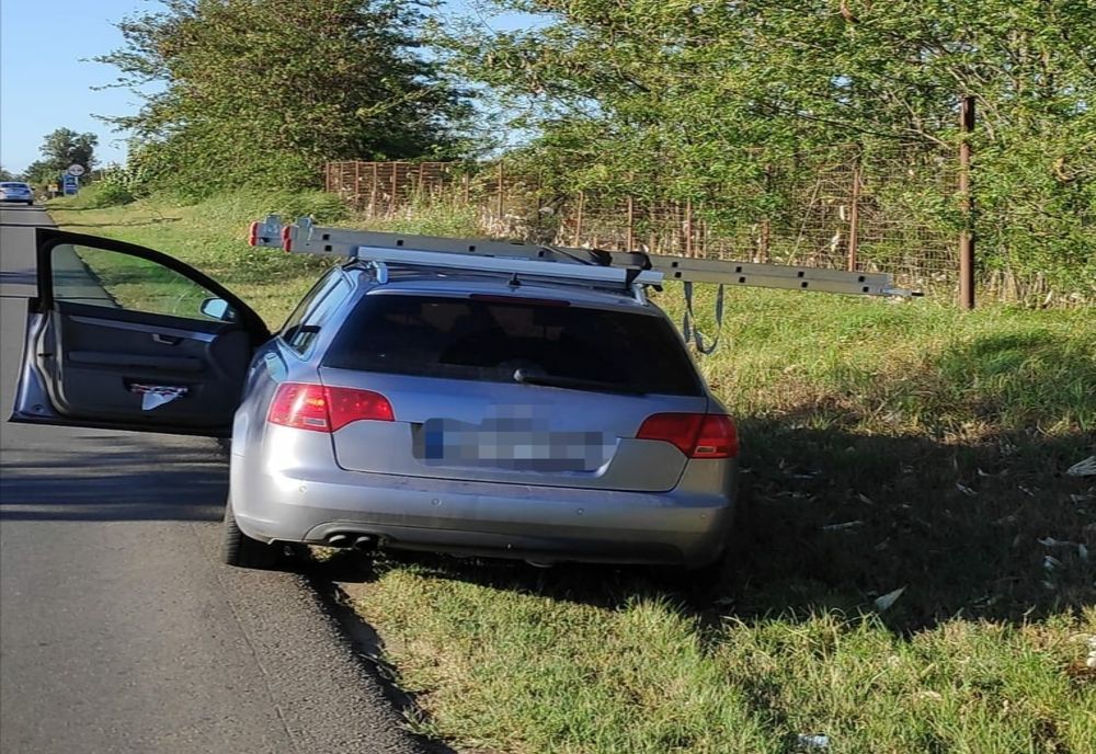 FOTO| Accident stupid la Amara! Biciclist lovit de o scară 