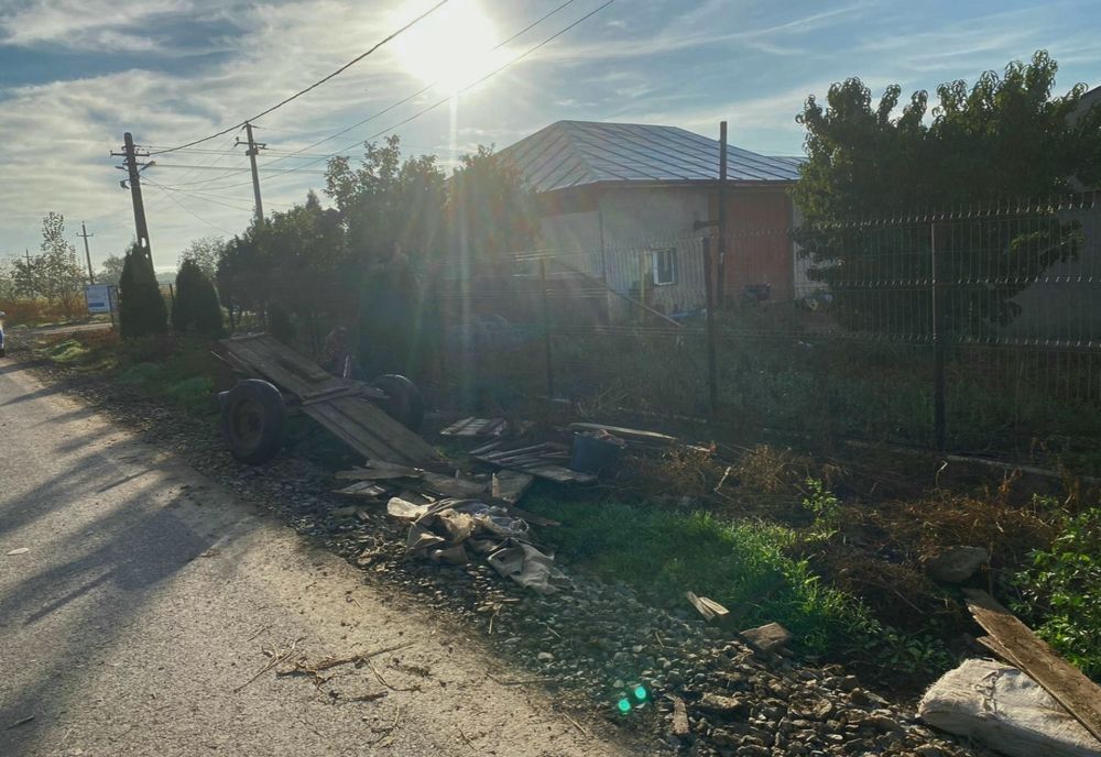 FOTO| Accident grav. Căruță lovită în plin de o mașină