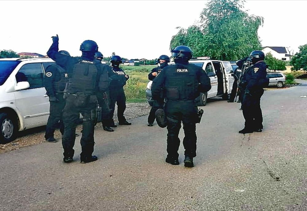 Razie la Slobozia. Proxeneți săltați de polițiștii