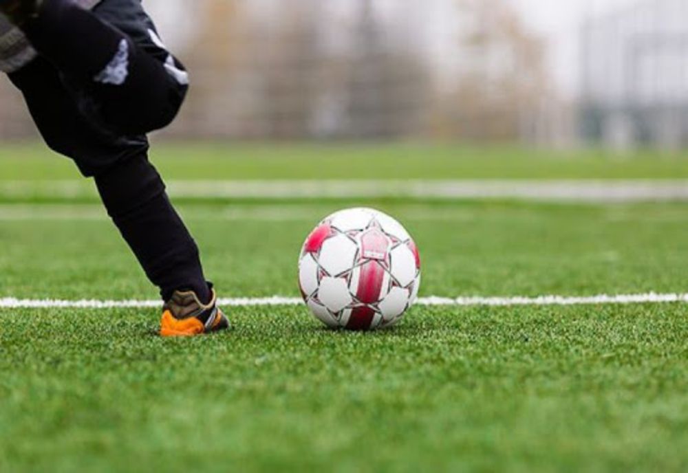 A ieșit  din carantină să joace fotbal!