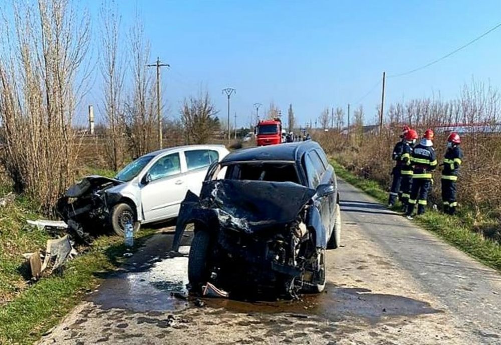 FOTO Impact violent pe DJ 101. O persoană la spital