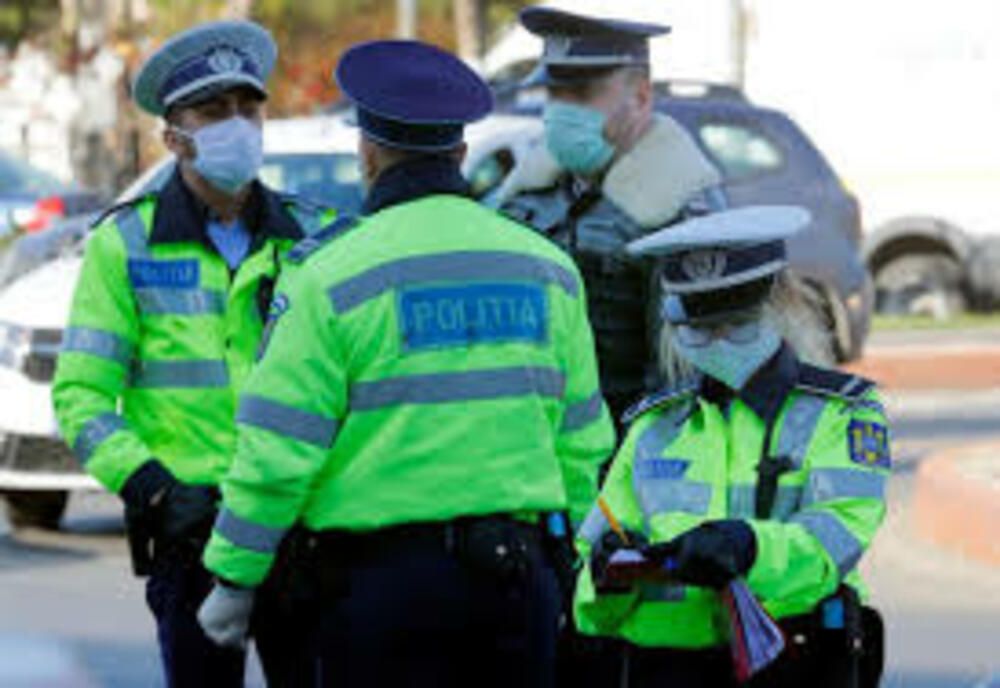 Petrecere întreruptă de polițiști în comuna Manasia