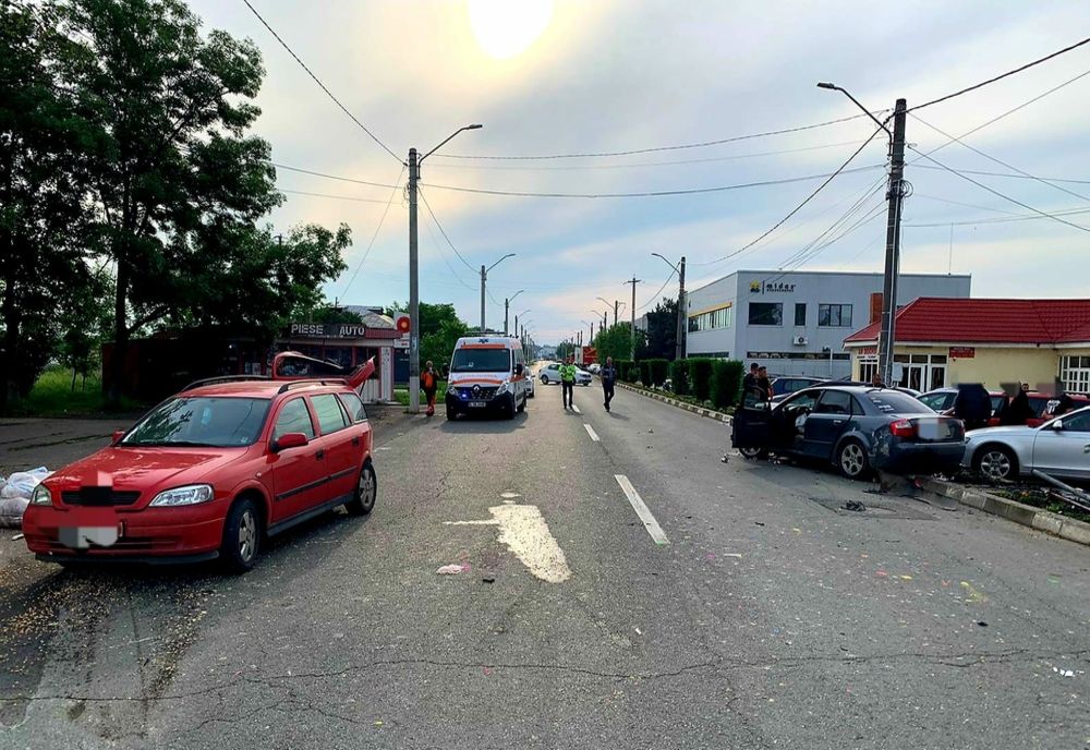 Carambol cu trei mașini în Ialomița. Copil de 3 ani rănit