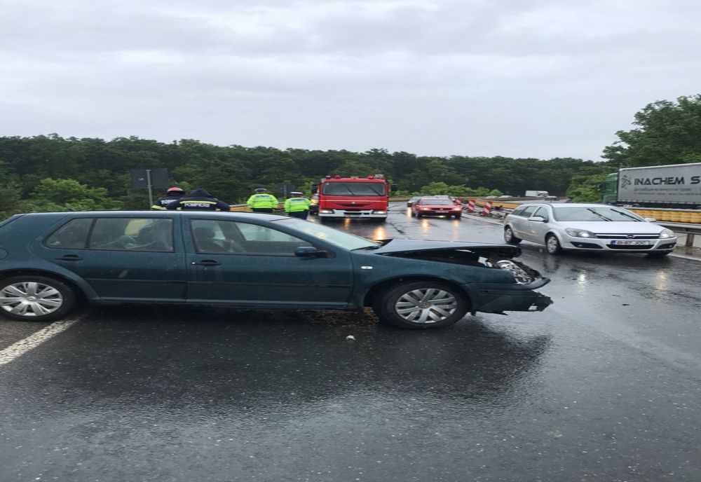 Autoturism intrat în parapet pe DN2