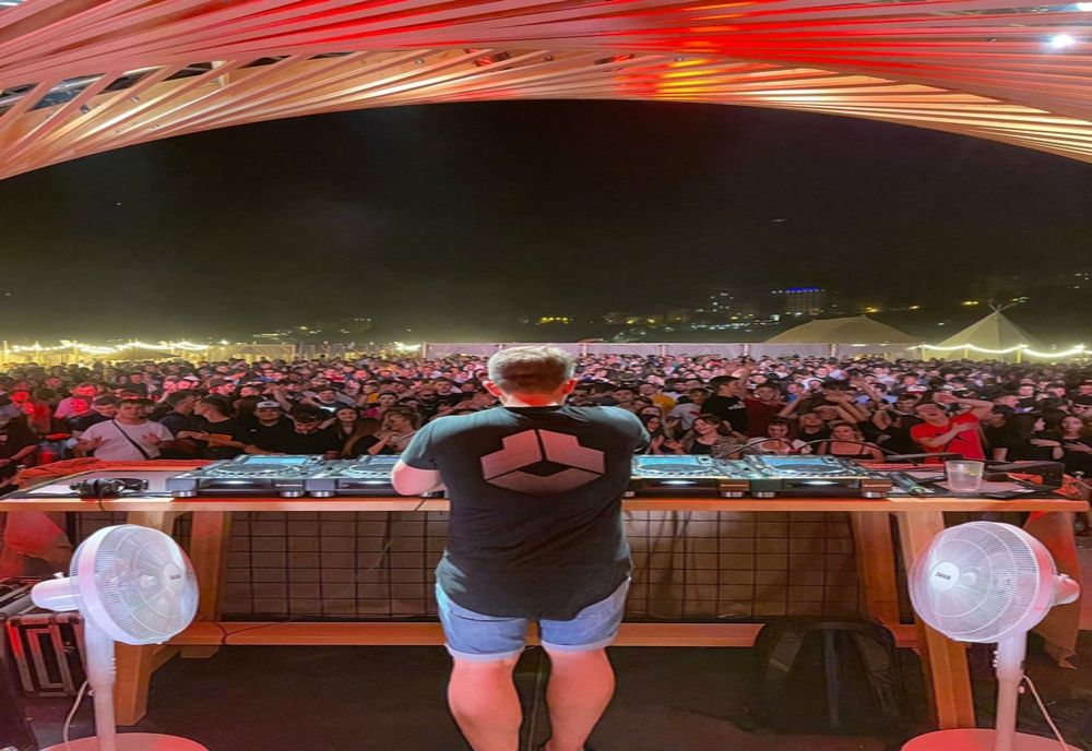 FOTO Sezonul estival s-a deschis pe plaja Neversea cu Dub FX & Mr Woodnote Live, Fedde le Grand, DJ Shiver