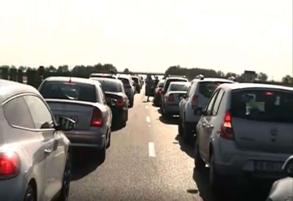 Coloane de mașini spre litoral, pe Autostrada Soarelui