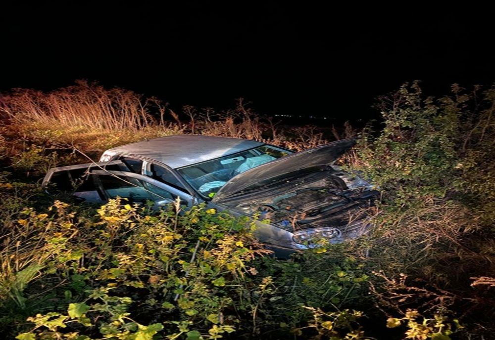 FOTO Accident grav. Cinci victime și o mașină răsturnată