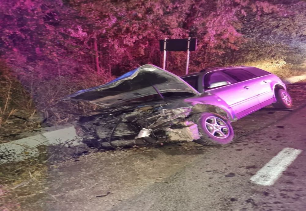 FOTO  Accident grav în Ialomița. Trei persoane rănite, din care una încarcerată