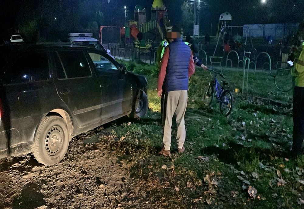 Biciclist de 8 ani, lovit în plin de o mașină