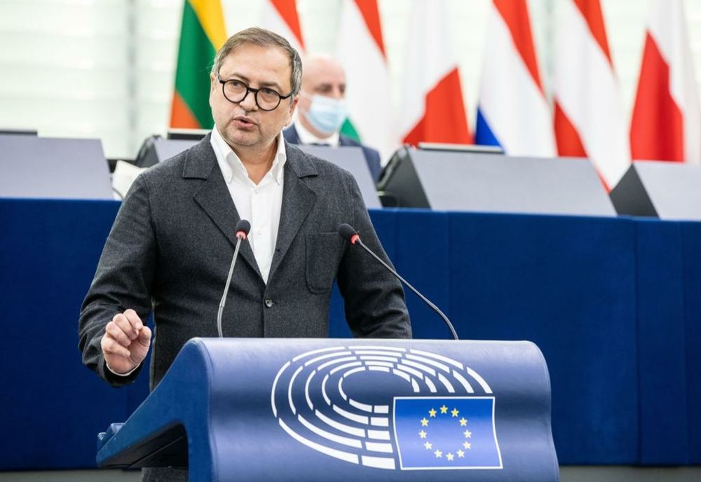 Eurodeputatul Dan Motreanu: “Sprijinim editorii, librarii și autorii europeni prin Legea piețelor digitale”