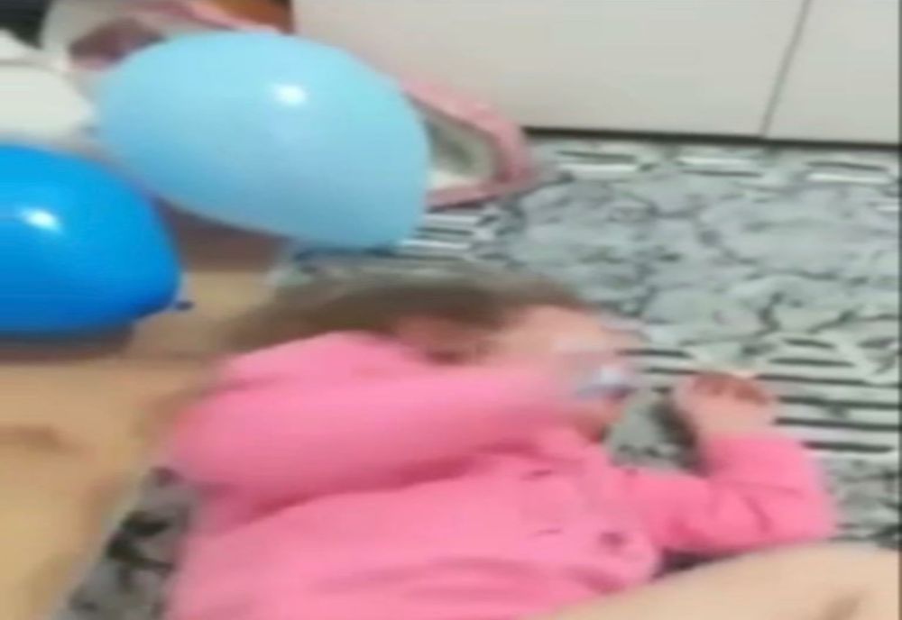 Caz cutremurător în Constanța. Fetiță de 2 ani, bătută crunt de propria mamă